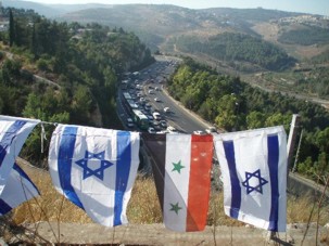 Shalom Akhshav fait flotter les drapeaux syrien et israélien sur la route Tel Aviv – Jérusalem