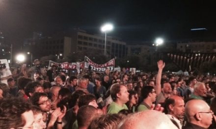 Plus de 10 000 manifestants pour la paix place Rabin