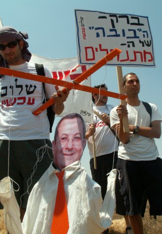 Ehoud Barak, « pantin des colons » – Manif à Migron