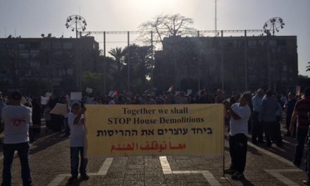 Les Arabes manifestent à Tel-Aviv pour le droit au logement…