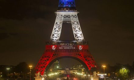 Les attentats de Paris vont-ils tuer la liberté à la française?