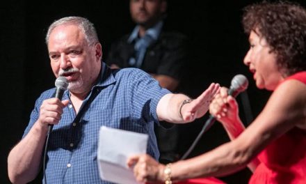 Lieberman n’est pas un chevalier sur son cheval blanc