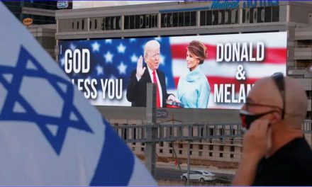 Trump étrille Biden devant les Israéliens, mettant en évidence une profonde division avec les Juifs américains