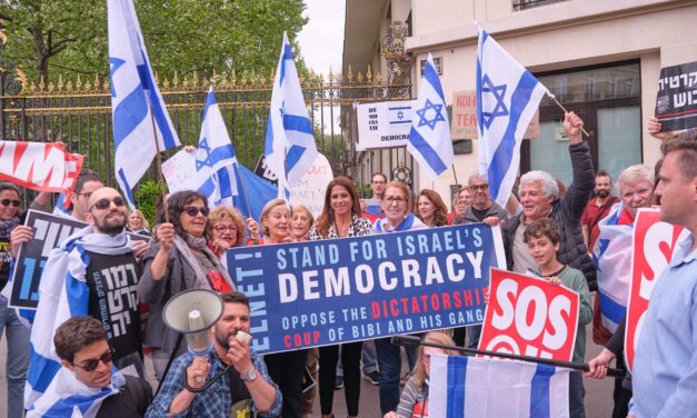 DIMANCHE 20 AOÛT à 17h30… à PARIS, PLACE SAINT- MICHEL… SOUTIEN AUX MANIFESTANTS POUR LA DÉMOCRATIE EN ISRAËL