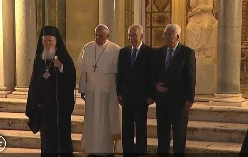 « Le Pape,  Mahmoud Abbas et Shimon Peres… »